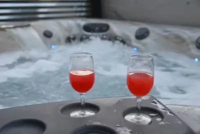 Image de City Cabin Hideaway w/ Spa, Pool Table & Arcade