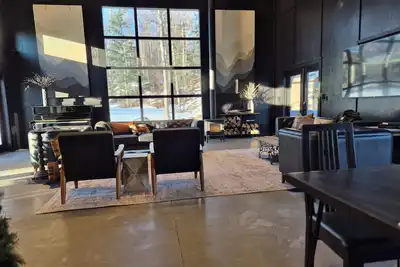 Image de StoryHaus Alaska - A Thoughtfully Designed Retreat for Rest + Connection