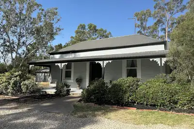 Image de Clare Cottage on Wendouree, adjacent the Riesling Trail