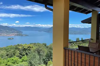 Image de Casa Bella Vista Levo Stunning Lake Views - Panoramic Balcony & Private Parking