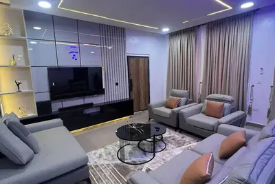 Image de Cosy 3Bedroom Apartment, 5 minutes to Lekki Conservation Centre. Family size