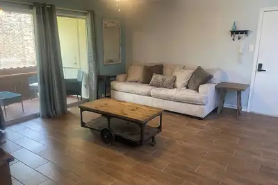 Image de Condominium de 2 chambres et 2 salles de bain dans un centre médical