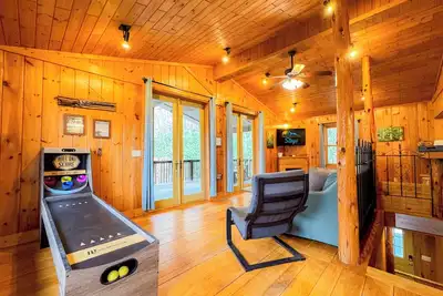 Image de Smoky Mountain Hideaway w/ Hot Tub | Firepit | Mountain Views