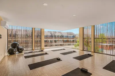 Image de 2 Br Bliss w Sunset Pool | Gym | Osmosis