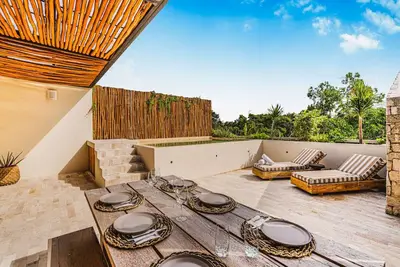 Image de Jungle Penthouse w Sunset Rooftop | Private Pool