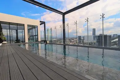Luxury 2br apartment with Stunning Views