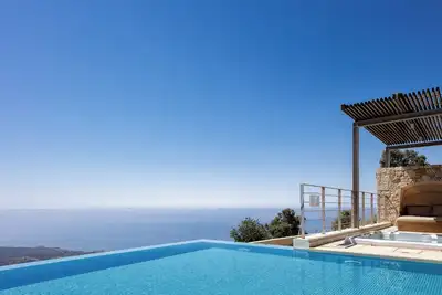 Melampes Villa, Seaview Escape, Heated Pool & Spa