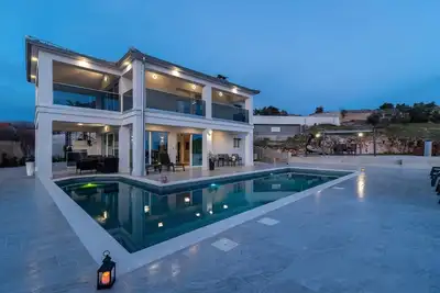 Image de Six Bedroom Luxury Villa