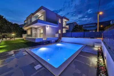 Image de Six Bedroom Villa with Heated Pool