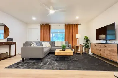 Image de 3br Lacey home with bonus room, workspace, fenced yard & patio near trail, shops, and I-5.