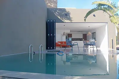 Image de Villa avec piscine vue mer dans un domaine clos proche mer et Esterel