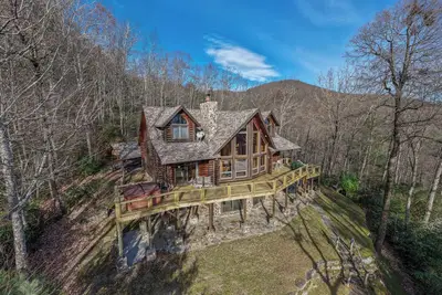 Image de Laurel Hill - Beautiful Log Home w Mtn Views in Sapphire Nc