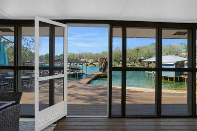 Image de Lakefront Cabin with Private Dock