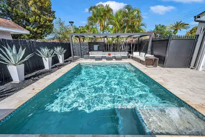 Image de The Blue Heaven/ Poolside Retreat Near Brickell / Sleeps 13