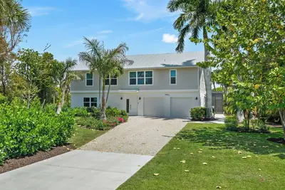 Image de Across The Street From The Beach Spacious 4-bedroom, 3-bathroom With Pool