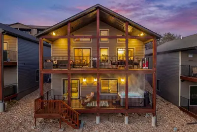 Image de 5br Branson Retreat | Jukebox + Hot Tub + Slip