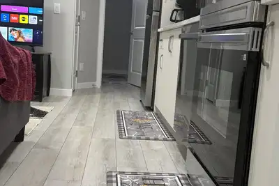 Image de Slice Of Paradise! 2 bdrm suite close to Stoney Trail and Yyc airport