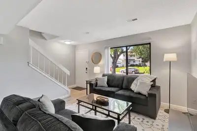 Image de Comfortable Townhome in Southwest Champaign