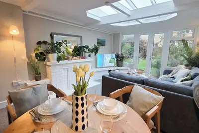 Image de Cosy Central Folkestone 2-Bed Flat with Wi-Fi | Near Station, Beach