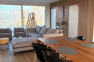 Image de Luxurious home amid fields with wellness facilities