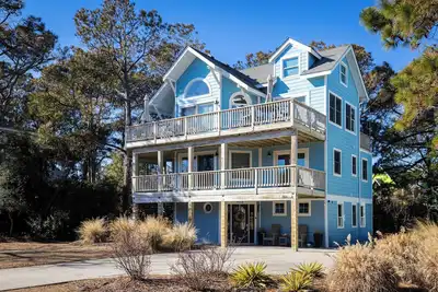 Image de 5min to Beach w Resort Perks! Renovated Clr Home
