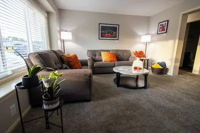 Image de Full clean 3-bedroom house close to stadiums and pet friendly!