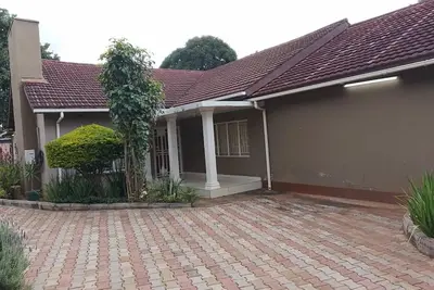 Image de Spacious 4-Bedroom Secure Home in Prime Sunningdale, Near Embassies and Malls.