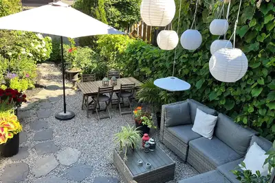 Image de Trendy Roncesvalles Village. Just steps to shopping, dining, Lake Ontario