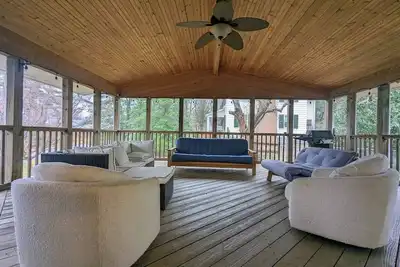 Image de Family Home 2 mi from Vt with Spacious Porch & Yard