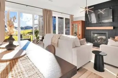 Image de Lakeside Upscale Spa Getaway w/ Sauna