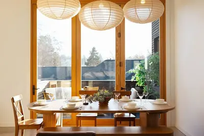 Image de New Modern Treehouse Retreat | Balcony & Garage