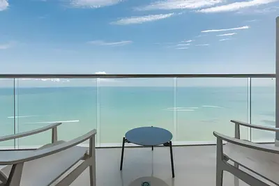 Image de Luxurious 2-bedroom apartment on the 30th floor