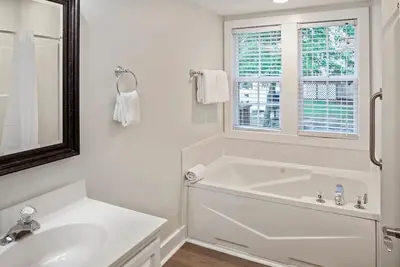 Image de 2 Bedroom Cottage in Williamsburg over July 4th Weekend