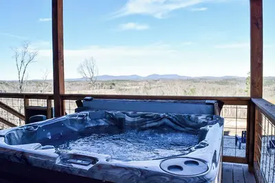 Image de 10 min from Buffalo River! Luxury Mountain View Cabin w/Hot Tub+Slide+Movie Room