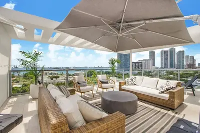 Image de Sky-High Luxury Penthouse with Large Private Terrace and City & Water views