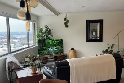 Image de 🌃🌳Wooded City View Condo