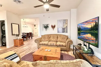 Image de Upscale Condo in Bisontown!