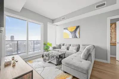 Image de Luxury 2bdrm king bed Suite city views/ Ug parking free wifi