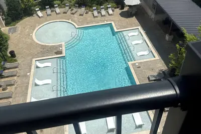 Image de Stylish luxury 1-bedroom in Buckhead with pool-view balcony -free parking