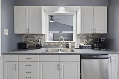 Image de The Den: 2br-1bt Cozy house w/ 2 Living Rooms