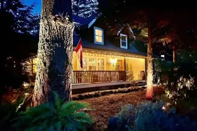 Image de Cozy Robins Roost- The Cottages at Cultus Lake