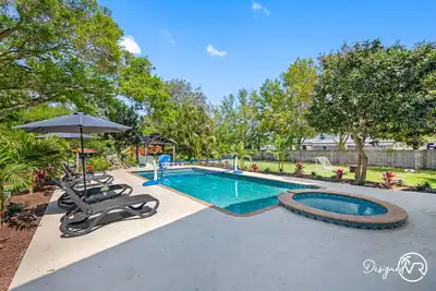 Image de Pool * Basketball *Soccer * Game Room * Playground