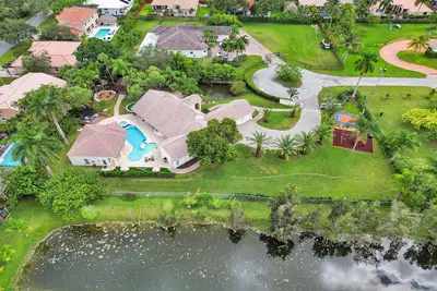 Image de The Grand Luxe 8br Villa w Pool and basketball