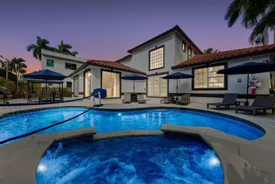 Image de Renovated house w/ private heated pool & grill