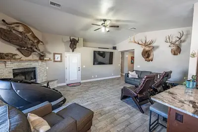 Image de Relax & Entertain | 80” Tv Massage Chair, Patio Tv