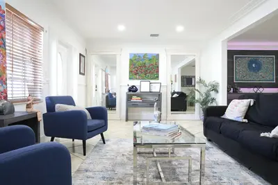 Image de Fifa Fans-World Cup 15 min 2 Stadium Fab Spacious house w/pool Bbq Fruit trees