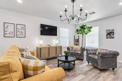 Image de 1 Block to Silos! Walk to Magnolia and Near Baylor