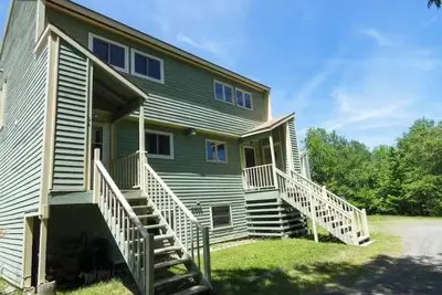 Image de Cozy & Spacious Ski Condo 1 mile from Mount Snow Vt