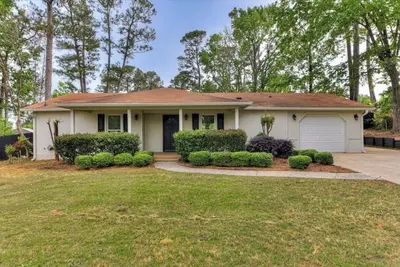 Image de Masters Getaway - Less than 10 minutes from Angc - Sleeps 8 - Pool + Outdoor Tv