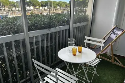 Image de Studio cabine 4 pers à Port Camargue avec terrasse et parking privé